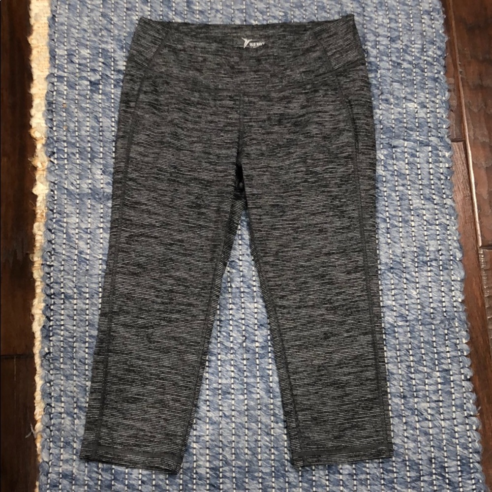 Old Navy Women’s Cropped Legging